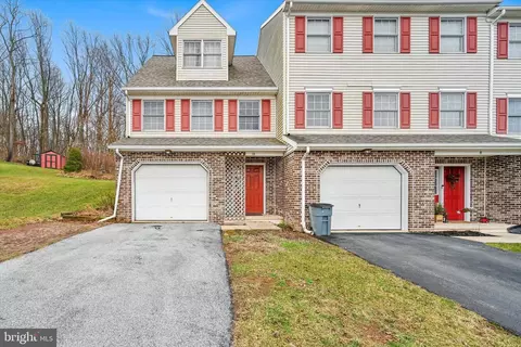 10 Highland Ct, Reinholds, PA 17569