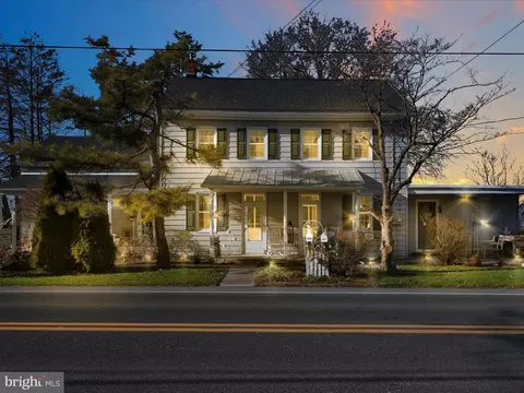 702 Woodcrest Ave, Lititz, PA 17543 photo 2