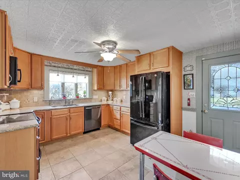 702 Woodcrest Ave, Lititz, PA 17543 photo 6