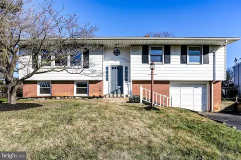1727 Crooked Oak Dr, Lancaster, PA 17601