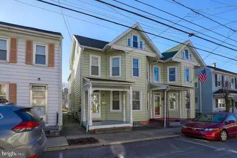 26 W Orange St, Lititz, PA 17543 photo 2