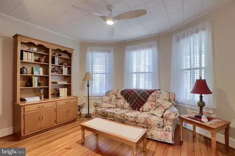 26 W Orange St, Lititz, PA 17543 photo 5