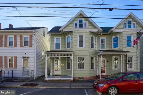 26 W Orange St, Lititz, PA 17543