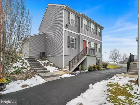 1 Rothenburg Way, Reinholds, PA 17569