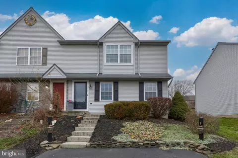 313 Red Cedar Ln, Marietta, PA 17547