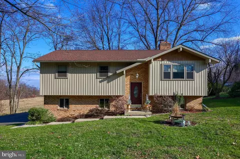512 Hempfield Hill Rd, Columbia, PA 17512