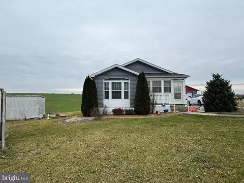 200 W Burkholder Dr #TRLR 25, Lititz, PA 17543