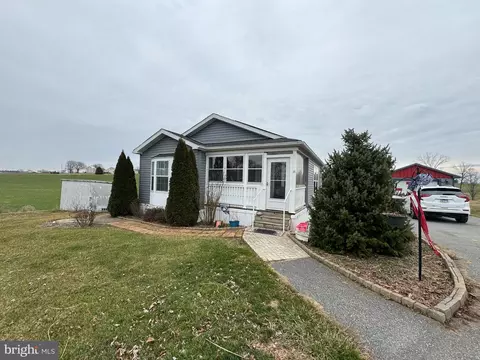200 W Burkholder Dr #TRLR 25, Lititz, PA 17543 photo 2