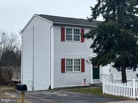 1058 Cloverton Dr, Columbia, PA 17512