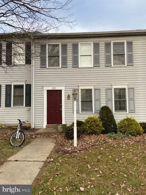 695 Topaz Dr, Lancaster, PA 17603