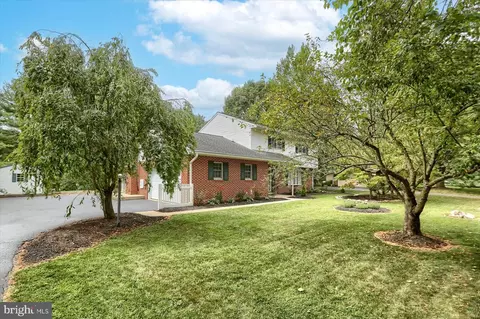 430 Wetherburn Dr, Lancaster, PA 17601