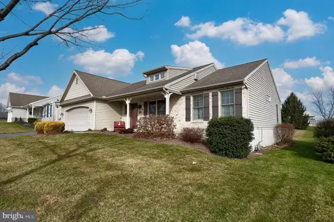 1079 Cambridge Dr, Manheim, PA 17545