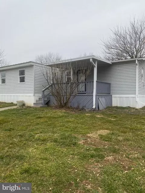 110 Dovefield Dr, Lancaster, PA 17603
