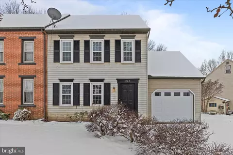 237 Cross Keys Dr, Strasburg, PA 17579