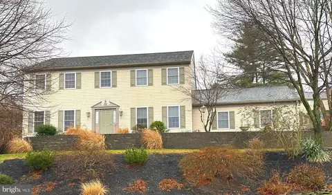 227 Hillcrest Ln, Elizabethtown, PA 17022