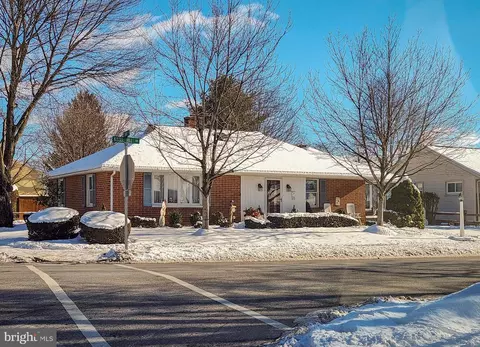 501 Kissel Hill Rd, Lititz, PA 17543 photo 2