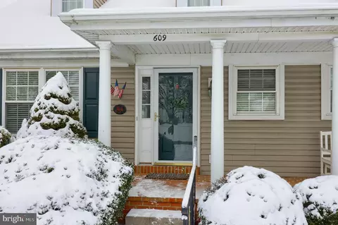 609 Wallingford Rd, Lititz, PA 17543 photo 3