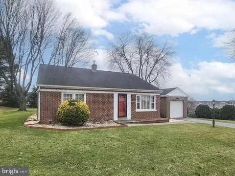 150 W Roseville Rd, Lancaster, PA 17601