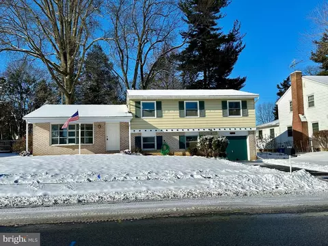 1912 Crooked Oak Dr, Lancaster, PA 17601