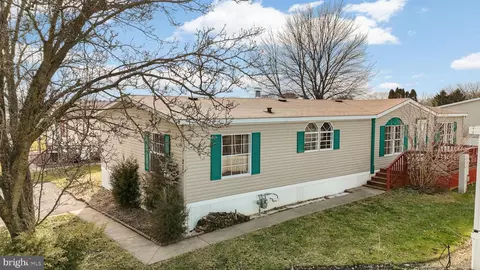 211 Fawn Meadow Xing, Lancaster, PA 17603