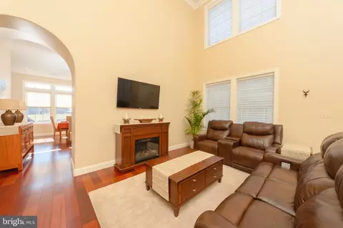 Living - 628 Northfield Rd, Lititz, PA 17543 photo 4 of 8