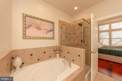 Bath - 628 Northfield Rd, Lititz, PA 17543 photo 2 of 4