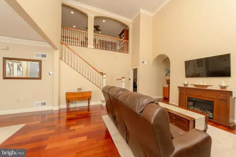 Living - 628 Northfield Rd, Lititz, PA 17543 photo 2 of 8