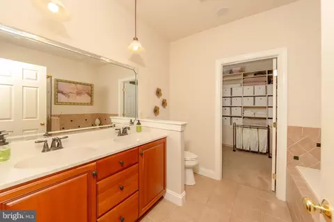 Bath - 628 Northfield Rd, Lititz, PA 17543 photo 1 of 4