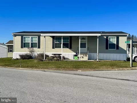 351 Carnation Dr, New Providence, PA 17560