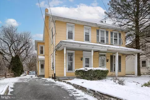 219 S State St, Leola, PA 17540