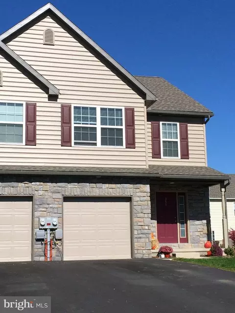 351 Mount Olive Ln, Ephrata, PA 17522