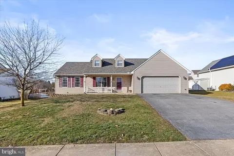 1025 Willow Creek Dr, Mount Joy, PA 17552