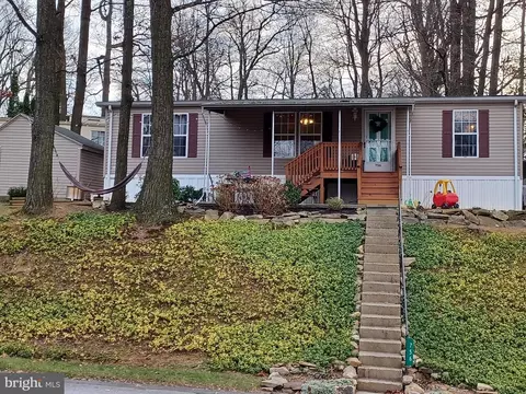 756 Woodview Ln, Gap, PA 17527