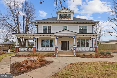 214 W Main St, Leola, PA 17540