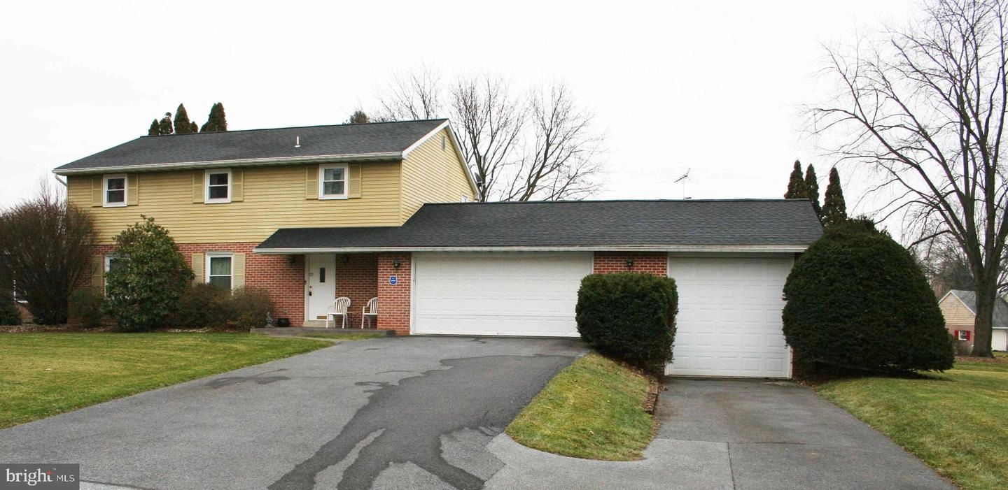 12 Pinewood Ave, Lititz, PA 17543 photo 3