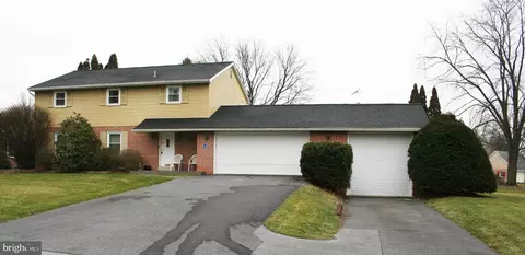 12 Pinewood Ave, Lititz, PA 17543 photo 3
