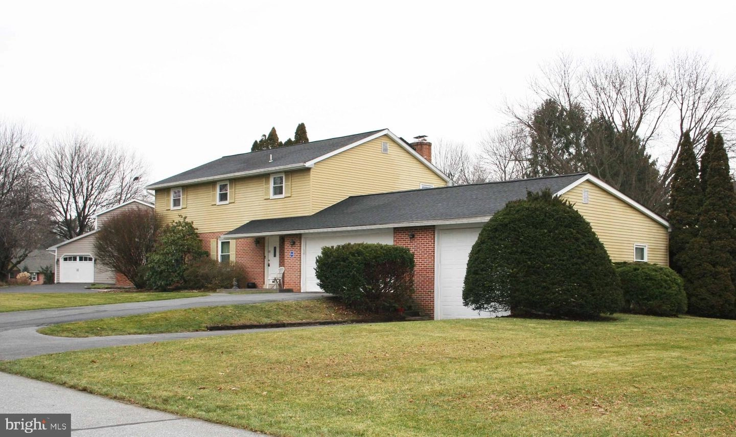12 Pinewood Ave, Lititz, PA 17543 photo 4