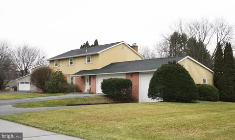 12 Pinewood Ave, Lititz, PA 17543 photo 4