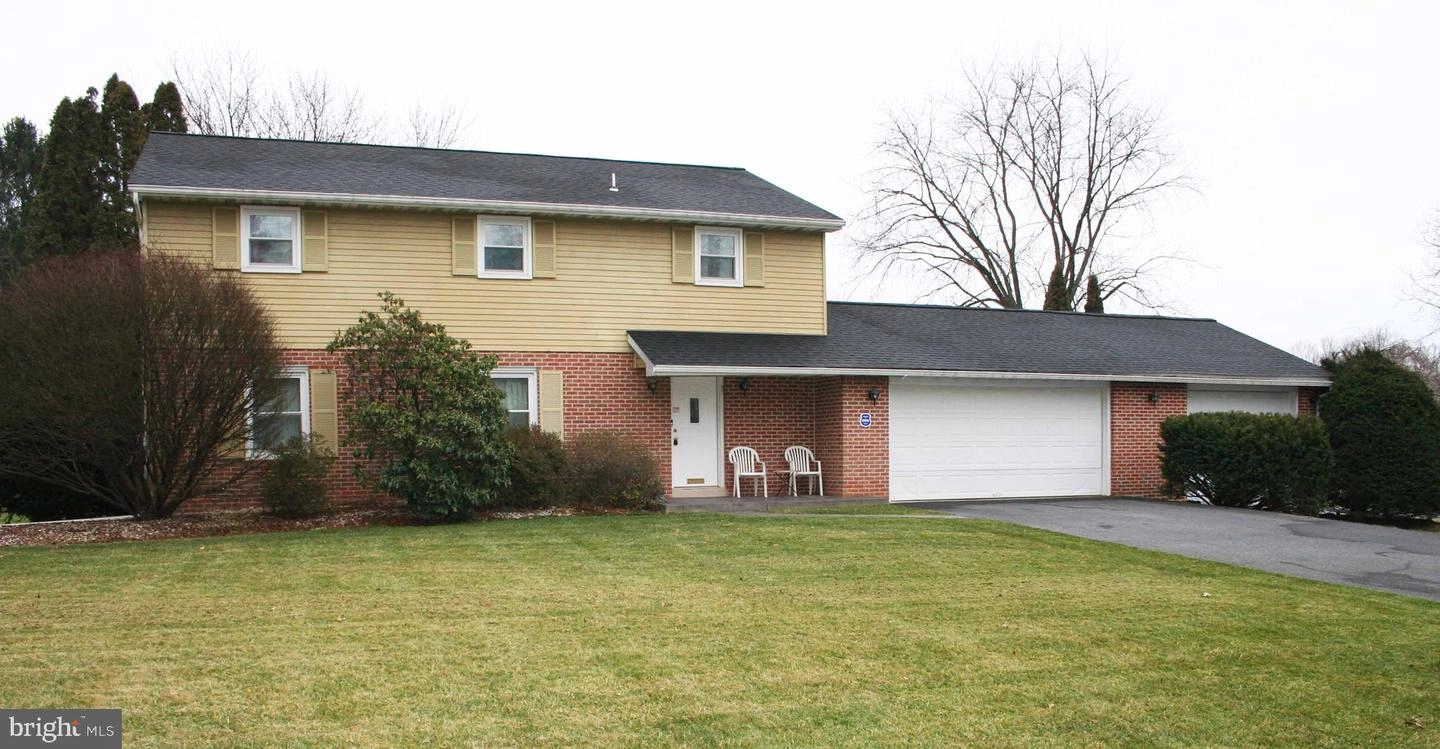12 Pinewood Ave, Lititz, PA 17543 photo 2