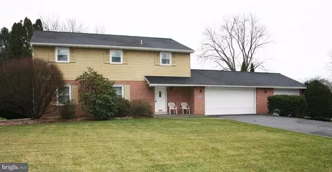 12 Pinewood Ave, Lititz, PA 17543 photo 2