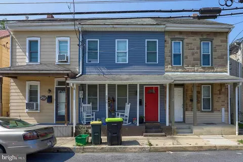 250 S Charlotte St, Manheim, PA 17545