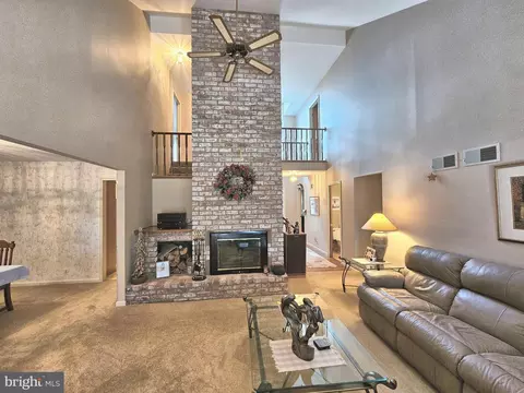 23 Countryside Ln, Lititz, PA 17543 photo 3