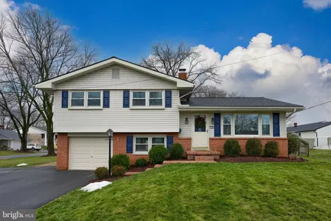 158 Farm Ln, Landisville, PA 17538