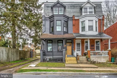 902 Edgewood Ave, Lancaster, PA 17603