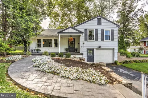 582 E Jackson St, New Holland, PA 17557