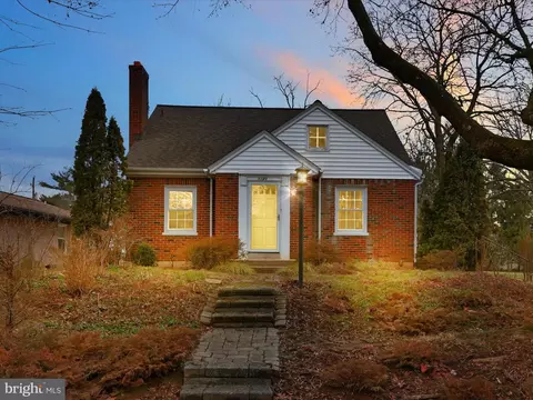 1121 Crest Ln, Lancaster, PA 17601