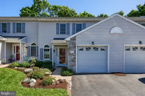 205 Topland Dr, Lancaster, PA 17601