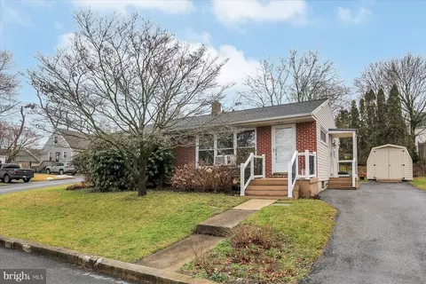 414 E New St, Mountville, PA 17554