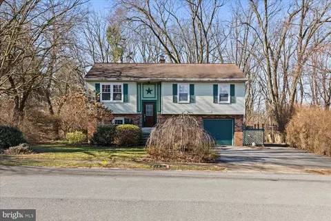524 Ashford Dr, Lancaster, PA 17601
