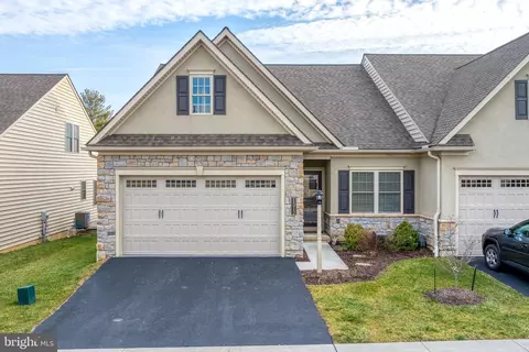 1312 Woodcrest Ct, Mount Joy, PA 17552